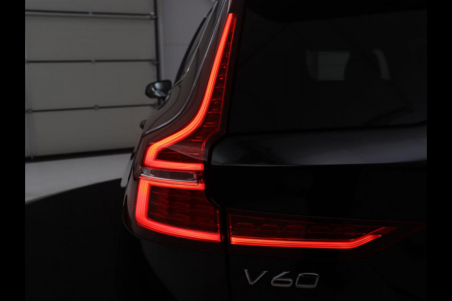 Volvo V60 2.0 B3 Momentum Business | Panoramadak | Cruise control | Stuur/stoel verwarming | Trekhaak | Head-up | Harman/Kardon | Climate control | Camera | Park assist