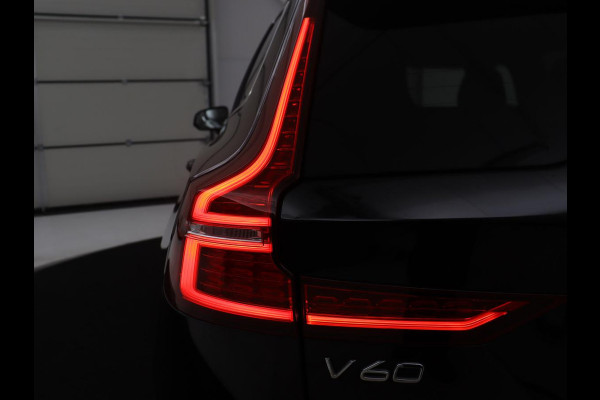 Volvo V60 2.0 B3 Momentum Business | Panoramadak | Cruise control | Stuur/stoel verwarming | Trekhaak | Head-up | Harman/Kardon | Climate control | Camera | Park assist