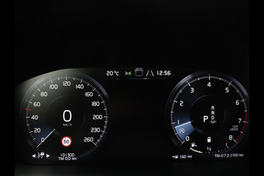 Volvo V60 2.0 B3 Momentum Business | Panoramadak | Cruise control | Stuur/stoel verwarming | Trekhaak | Head-up | Harman/Kardon | Climate control | Camera | Park assist