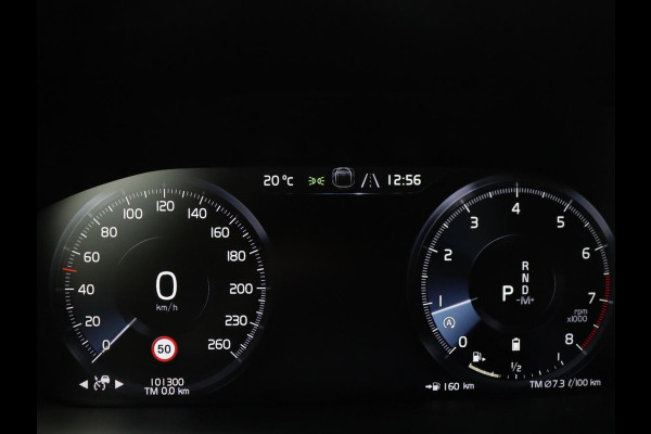Volvo V60 2.0 B3 Momentum Business | Panoramadak | Cruise control | Stuur/stoel verwarming | Trekhaak | Head-up | Harman/Kardon | Climate control | Camera | Park assist