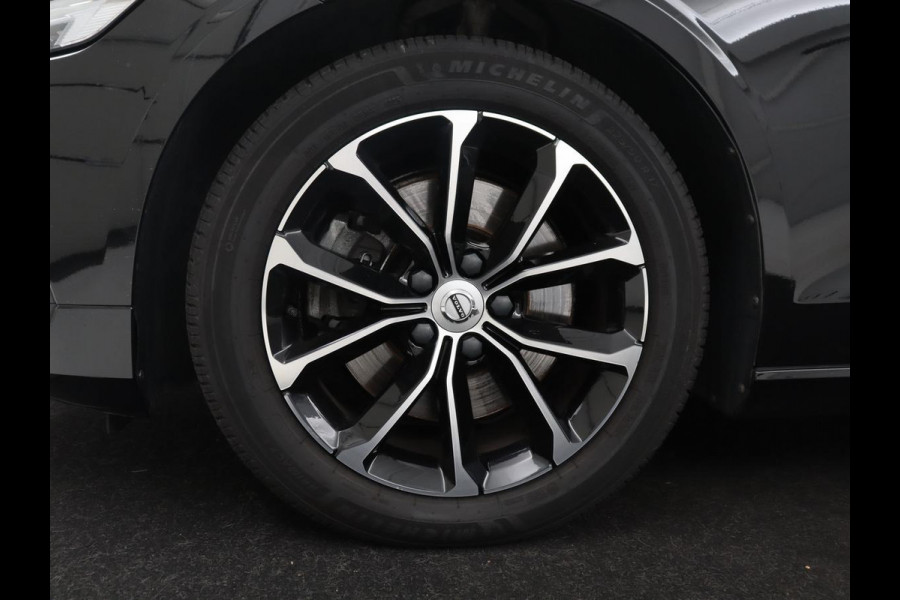 Volvo V60 2.0 B3 Momentum Business | Panoramadak | Cruise control | Stuur/stoel verwarming | Trekhaak | Head-up | Harman/Kardon | Climate control | Camera | Park assist