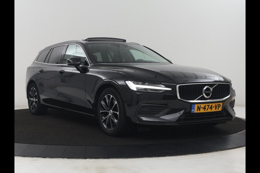 Volvo V60 2.0 B3 Momentum Business | Panoramadak | Cruise control | Stuur/stoel verwarming | Trekhaak | Head-up | Harman/Kardon | Climate control | Camera | Park assist