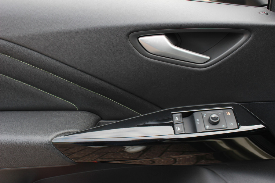 Volkswagen ID.3 Pro Business 59 kWh / SoH 93,1% / Camera / Leder / CarPlay / Matrix LED / Keyless / 19'' / Sfeerverlichting / Stoelverwarming / DAB / ACC