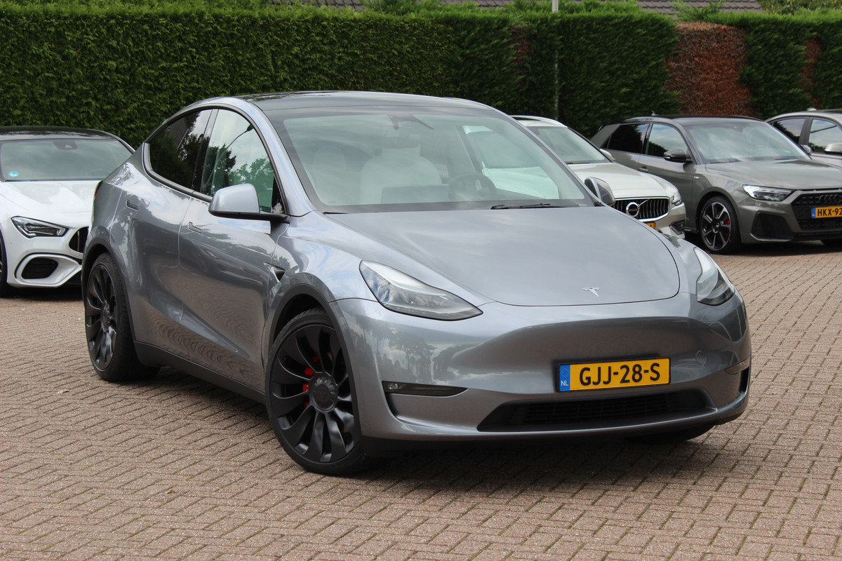 Tesla Model Y Performance AWD 75 kWh / SOH 93,8% / Hardware 4 / AMD Ryzen / Panoramadak / Camera / 21'' / Stoelverwarming