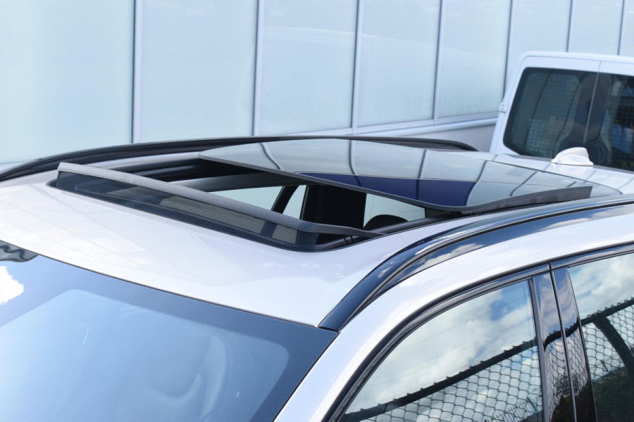 Volvo XC90 T8 455PK Plug-in hybrid AWD Ultra Dark / Bowers & Wilkins / Luchtvering / Head-Up Display / 360 Camera / Massagestoelen / Elektrisch bedienbare stoelen met geheugen / Stoelventilatie / Nappaleder / Elektrisch uitklapbare trekhaak / Gelamineerde ruiten