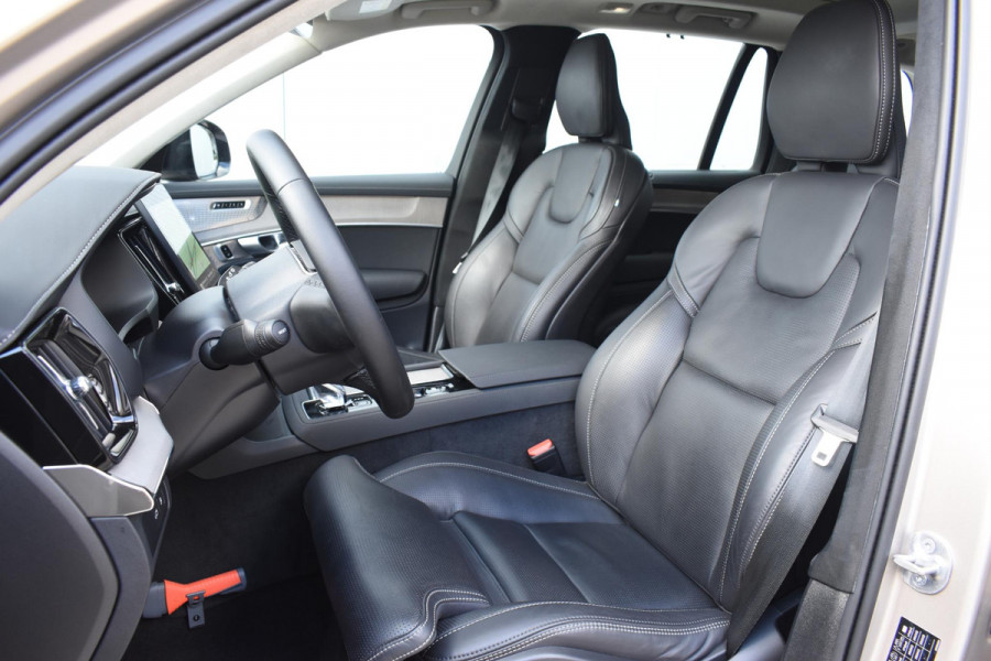 Volvo XC90 T8 455PK Plug-in hybrid AWD Ultra Dark / Bowers & Wilkins / Luchtvering / Head-Up Display / 360 Camera / Massagestoelen / Elektrisch bedienbare stoelen met geheugen / Stoelventilatie / Nappaleder / Elektrisch uitklapbare trekhaak / Gelamineerde ruiten