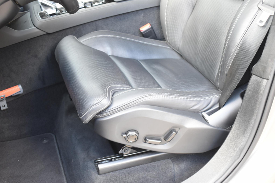 Volvo XC90 T8 455PK Plug-in hybrid AWD Ultra Dark / Bowers & Wilkins / Luchtvering / Head-Up Display / 360 Camera / Massagestoelen / Elektrisch bedienbare stoelen met geheugen / Stoelventilatie / Nappaleder / Elektrisch uitklapbare trekhaak / Gelamineerde ruiten