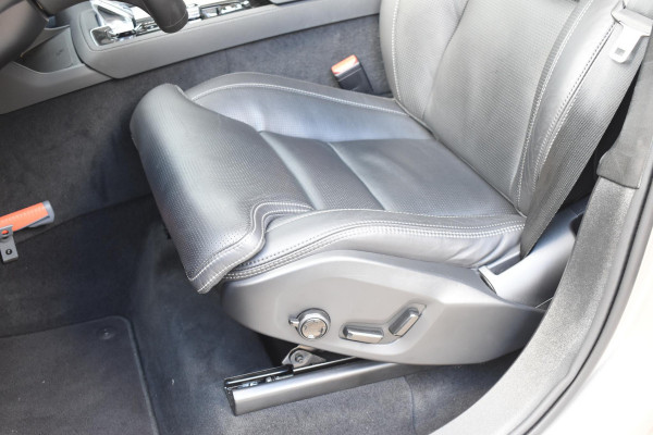 Volvo XC90 T8 455PK Plug-in hybrid AWD Ultra Dark / Bowers & Wilkins / Luchtvering / Head-Up Display / 360 Camera / Massagestoelen / Elektrisch bedienbare stoelen met geheugen / Stoelventilatie / Nappaleder / Elektrisch uitklapbare trekhaak / Gelamineerde ruiten