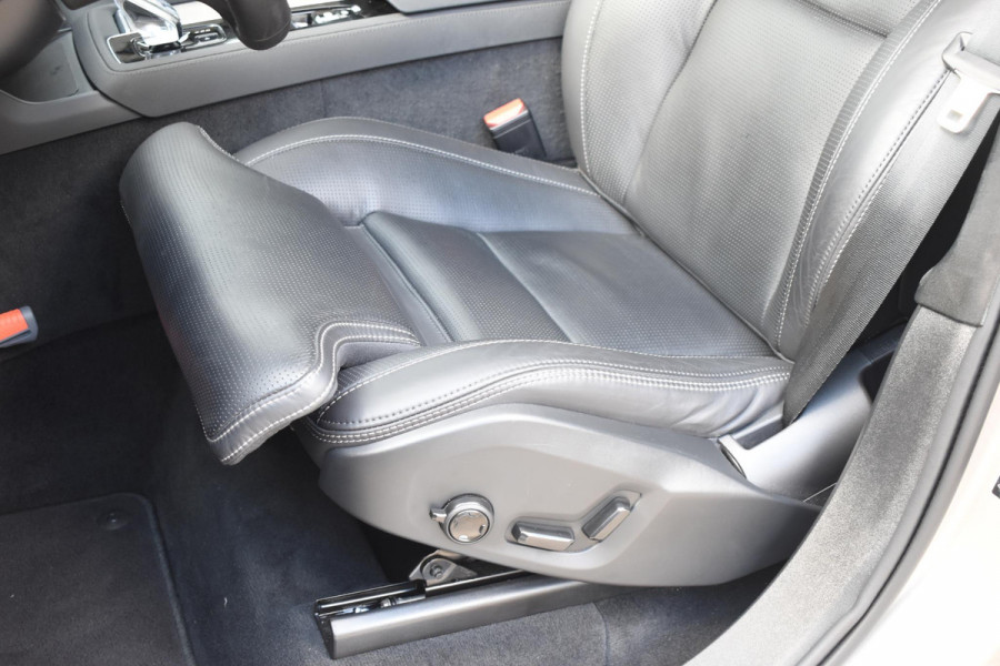 Volvo XC90 T8 455PK Plug-in hybrid AWD Ultra Dark / Bowers & Wilkins / Luchtvering / Head-Up Display / 360 Camera / Massagestoelen / Elektrisch bedienbare stoelen met geheugen / Stoelventilatie / Nappaleder / Elektrisch uitklapbare trekhaak / Gelamineerde ruiten
