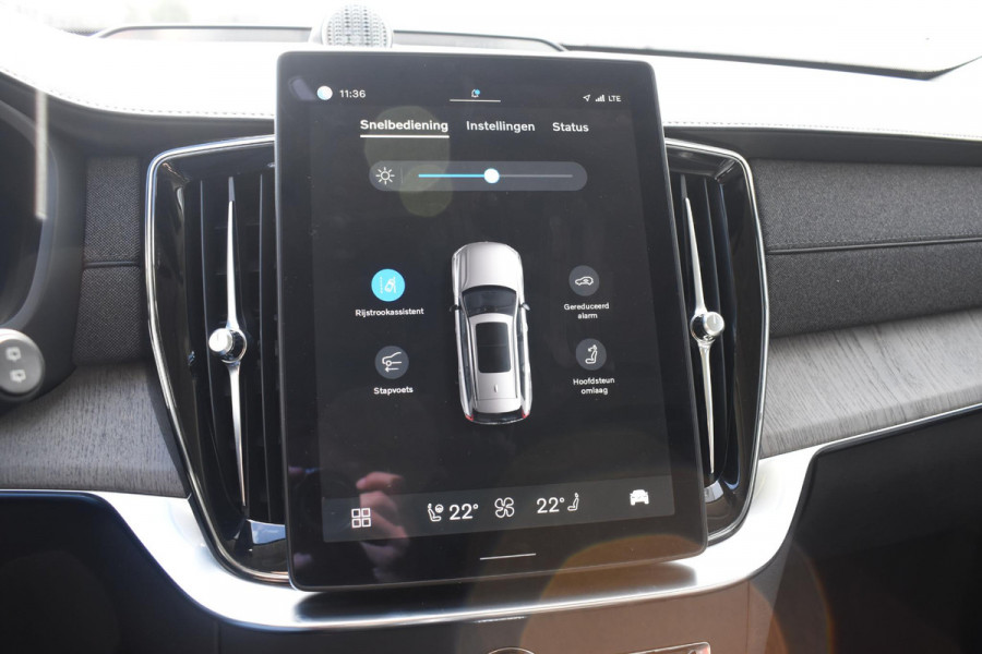 Volvo XC90 T8 455PK Plug-in hybrid AWD Ultra Dark / Bowers & Wilkins / Luchtvering / Head-Up Display / 360 Camera / Massagestoelen / Elektrisch bedienbare stoelen met geheugen / Stoelventilatie / Nappaleder / Elektrisch uitklapbare trekhaak / Gelamineerde ruiten