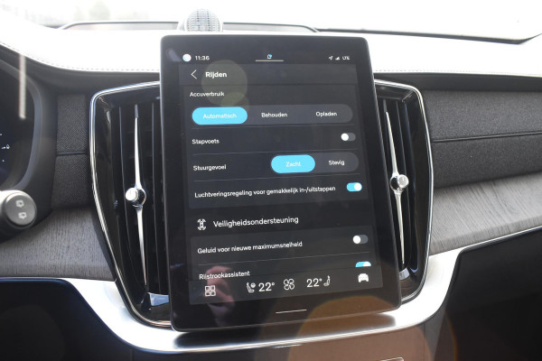 Volvo XC90 T8 455PK Plug-in hybrid AWD Ultra Dark / Bowers & Wilkins / Luchtvering / Head-Up Display / 360 Camera / Massagestoelen / Elektrisch bedienbare stoelen met geheugen / Stoelventilatie / Nappaleder / Elektrisch uitklapbare trekhaak / Gelamineerde ruiten