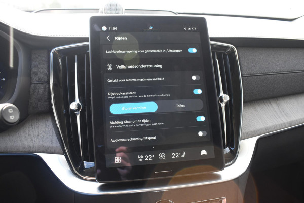 Volvo XC90 T8 455PK Plug-in hybrid AWD Ultra Dark / Bowers & Wilkins / Luchtvering / Head-Up Display / 360 Camera / Massagestoelen / Elektrisch bedienbare stoelen met geheugen / Stoelventilatie / Nappaleder / Elektrisch uitklapbare trekhaak / Gelamineerde ruiten