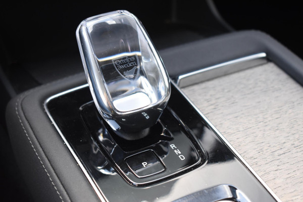 Volvo XC90 T8 455PK Plug-in hybrid AWD Ultra Dark / Bowers & Wilkins / Luchtvering / Head-Up Display / 360 Camera / Massagestoelen / Elektrisch bedienbare stoelen met geheugen / Stoelventilatie / Nappaleder / Elektrisch uitklapbare trekhaak / Gelamineerde ruiten