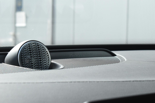 Volvo XC90 T8 455PK Plug-in hybrid AWD Ultra Dark / Bowers & Wilkins / Luchtvering / Head-Up Display / 360 Camera / Massagestoelen / Elektrisch bedienbare stoelen met geheugen / Stoelventilatie / Nappaleder / Elektrisch uitklapbare trekhaak / Gelamineerde ruiten