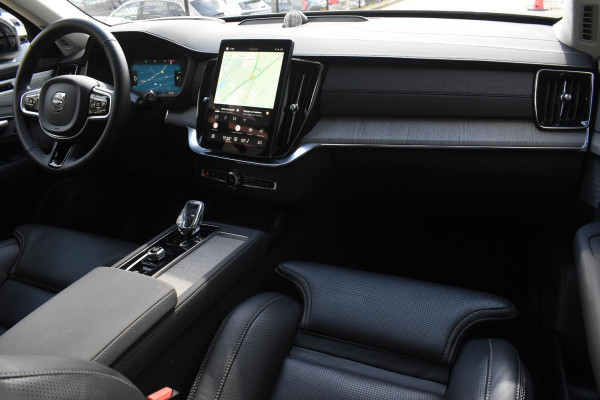 Volvo XC90 T8 455PK Plug-in hybrid AWD Ultra Dark / Bowers & Wilkins / Luchtvering / Head-Up Display / 360 Camera / Massagestoelen / Elektrisch bedienbare stoelen met geheugen / Stoelventilatie / Nappaleder / Elektrisch uitklapbare trekhaak / Gelamineerde ruiten