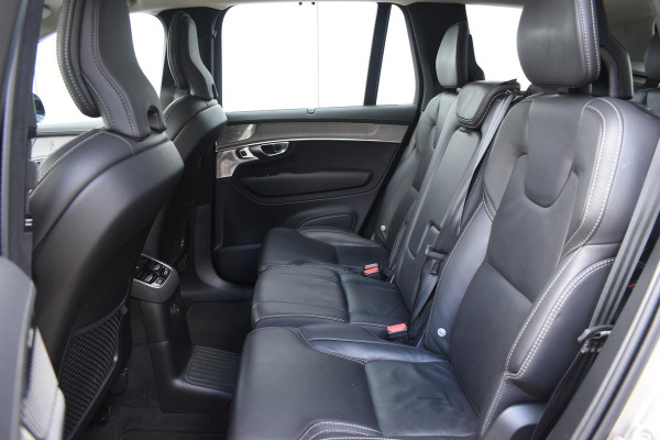 Volvo XC90 T8 455PK Plug-in hybrid AWD Ultra Dark / Bowers & Wilkins / Luchtvering / Head-Up Display / 360 Camera / Massagestoelen / Elektrisch bedienbare stoelen met geheugen / Stoelventilatie / Nappaleder / Elektrisch uitklapbare trekhaak / Gelamineerde ruiten