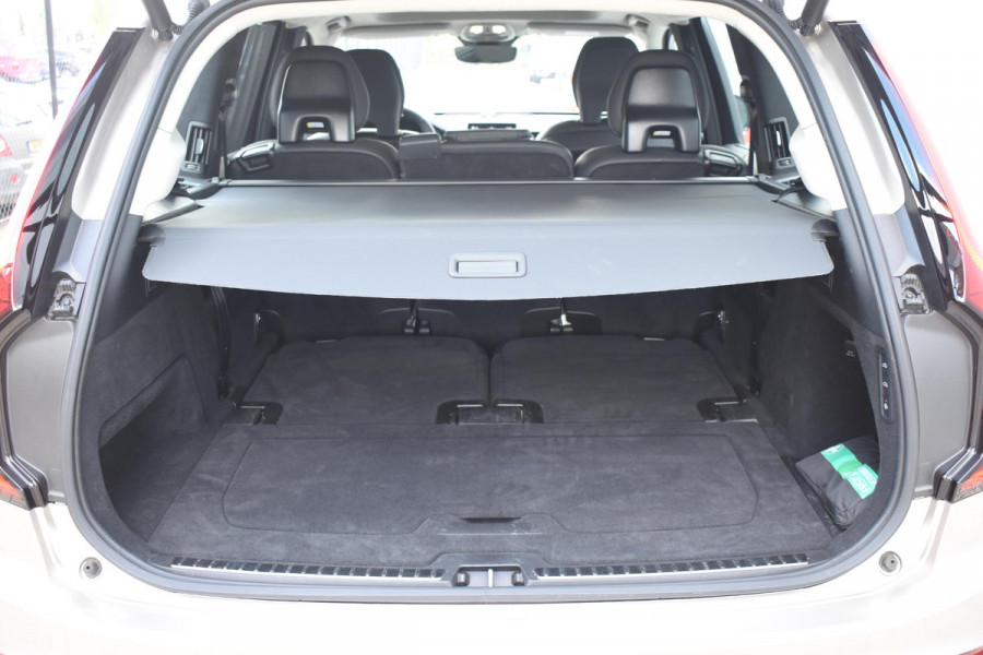 Volvo XC90 T8 455PK Plug-in hybrid AWD Ultra Dark / Bowers & Wilkins / Luchtvering / Head-Up Display / 360 Camera / Massagestoelen / Elektrisch bedienbare stoelen met geheugen / Stoelventilatie / Nappaleder / Elektrisch uitklapbare trekhaak / Gelamineerde ruiten