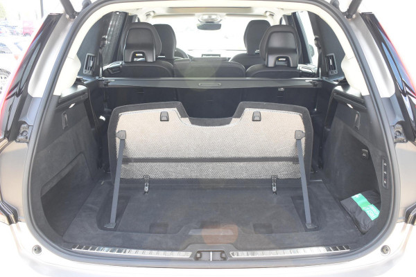 Volvo XC90 T8 455PK Plug-in hybrid AWD Ultra Dark / Bowers & Wilkins / Luchtvering / Head-Up Display / 360 Camera / Massagestoelen / Elektrisch bedienbare stoelen met geheugen / Stoelventilatie / Nappaleder / Elektrisch uitklapbare trekhaak / Gelamineerde ruiten
