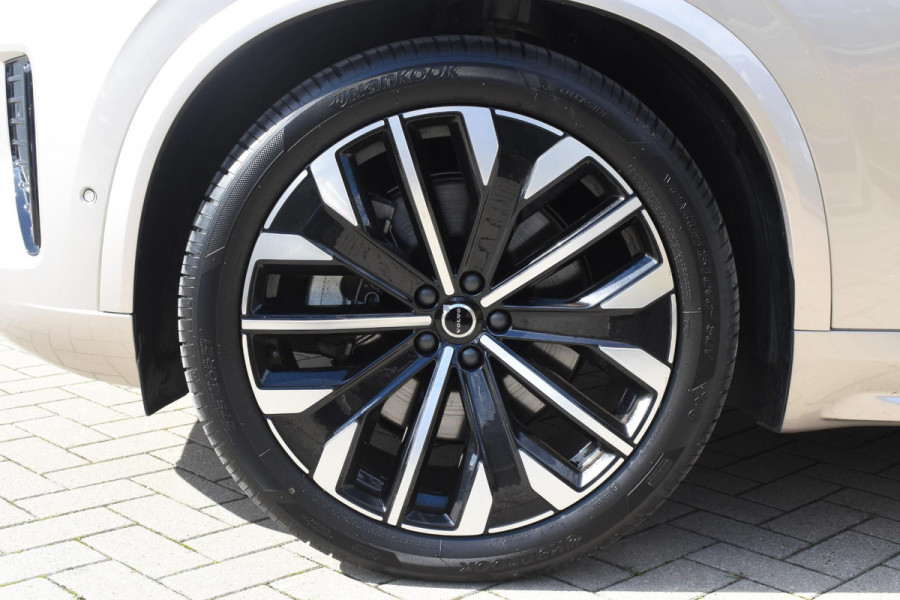 Volvo XC90 T8 455PK Plug-in hybrid AWD Ultra Dark / Bowers & Wilkins / Luchtvering / Head-Up Display / 360 Camera / Massagestoelen / Elektrisch bedienbare stoelen met geheugen / Stoelventilatie / Nappaleder / Elektrisch uitklapbare trekhaak / Gelamineerde ruiten