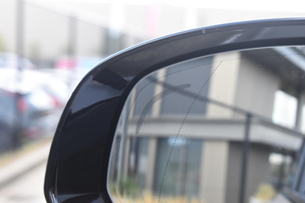 Volvo XC90 T8 455PK Plug-in hybrid AWD Ultra Dark / Bowers & Wilkins / Luchtvering / Head-Up Display / 360 Camera / Massagestoelen / Elektrisch bedienbare stoelen met geheugen / Stoelventilatie / Nappaleder / Elektrisch uitklapbare trekhaak / Gelamineerde ruiten
