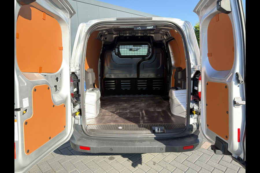 Ford Transit Courier 1.5 TDCI / 1e EIGENAAR / 47.060 KM! / AIRCO / NAVIGATIE / PARKEERSENSOREN