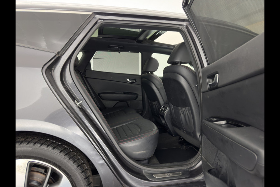 Kia Optima Sportswagon 1.7 CRDi GT-Line (INCL-BTW)  Aut. *PANO | LEATHER | FULL-LED | HARMAN/KARDON-AUDIO  | ADAPTIVE-CRUISE | BLINDSPOT | TOPVIEW | KEYLESS | HEATED-COMFORTSEATS | NAVI-FULLMAP | SHIFTPADDLES | PRIVACY-GLASS | DAB