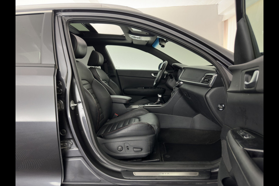 Kia Optima Sportswagon 1.7 CRDi GT-Line (INCL-BTW)  Aut. *PANO | LEATHER | FULL-LED | HARMAN/KARDON-AUDIO  | ADAPTIVE-CRUISE | BLINDSPOT | TOPVIEW | KEYLESS | HEATED-COMFORTSEATS | NAVI-FULLMAP | SHIFTPADDLES | PRIVACY-GLASS | DAB
