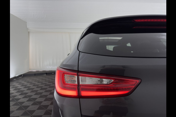 Kia Optima Sportswagon 1.7 CRDi GT-Line (INCL-BTW)  Aut. *PANO | LEATHER | FULL-LED | HARMAN/KARDON-AUDIO  | ADAPTIVE-CRUISE | BLINDSPOT | TOPVIEW | KEYLESS | HEATED-COMFORTSEATS | NAVI-FULLMAP | SHIFTPADDLES | PRIVACY-GLASS | DAB