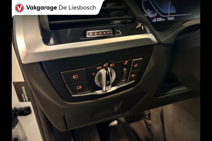 BMW X3 XDrive30e Executive / stoelverwarming / cruisecontrol / trekhaak / camera + pdcdealer onderhouden