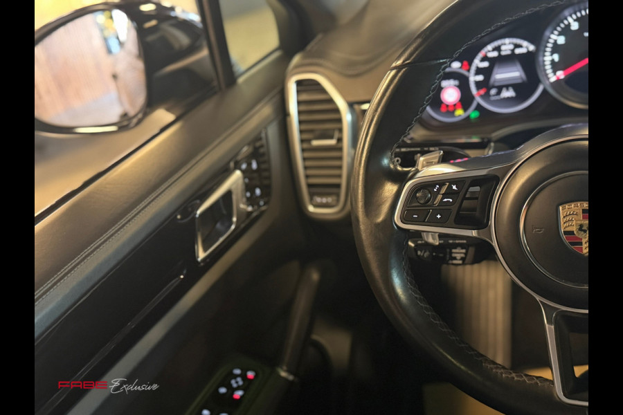 Porsche Cayenne Coupé 3.0 / Sport chrono / HUD / Sportuitlaat / Bose / Trekhaak / Memory / Stoelventilatie / Pano