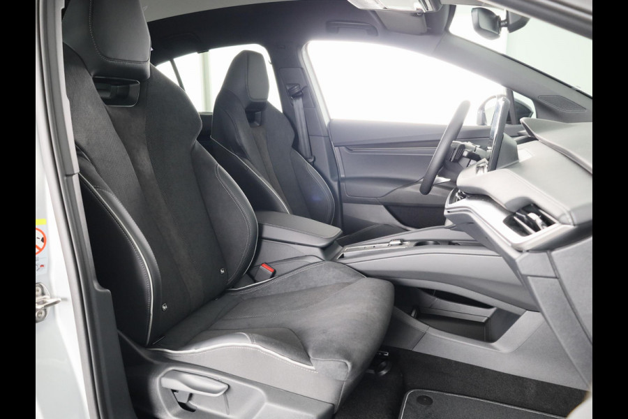 Škoda Enyaq Coupé Sportline 204 pk | Elektrisch verstelbare voorstoel met geheugen | Panoramadak | Parkeercamera | Dode hoek detectie