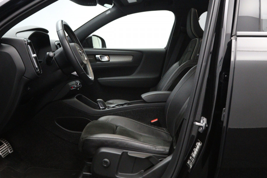 Volvo XC40 1.5 T5 262 PK Recharge R-Design PHEV, Trekhaak, Panoramadak, H/K Sound, Keyless, Adap. Cruise Control