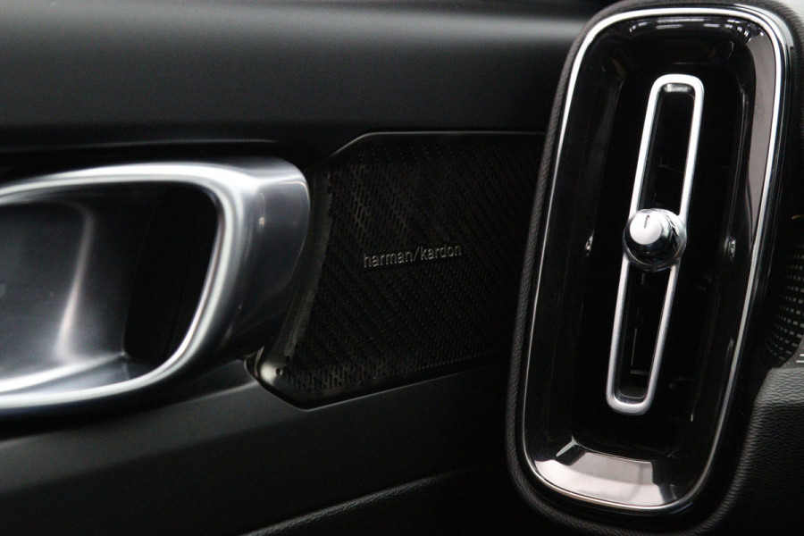 Volvo XC40 1.5 T5 262 PK Recharge R-Design PHEV, Trekhaak, Panoramadak, H/K Sound, Keyless, Adap. Cruise Control