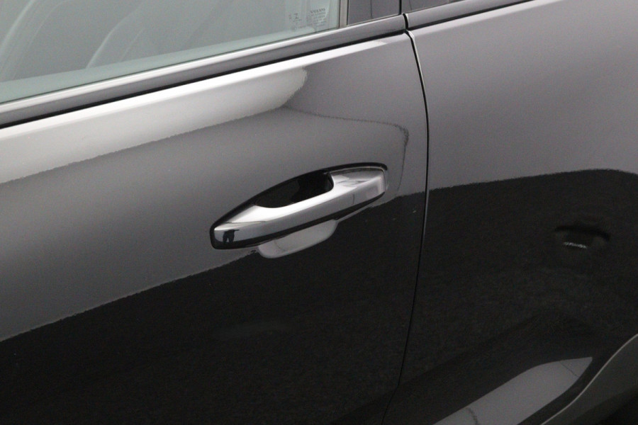 Volvo XC40 1.5 T5 262 PK Recharge R-Design PHEV, Trekhaak, Panoramadak, H/K Sound, Keyless, Adap. Cruise Control