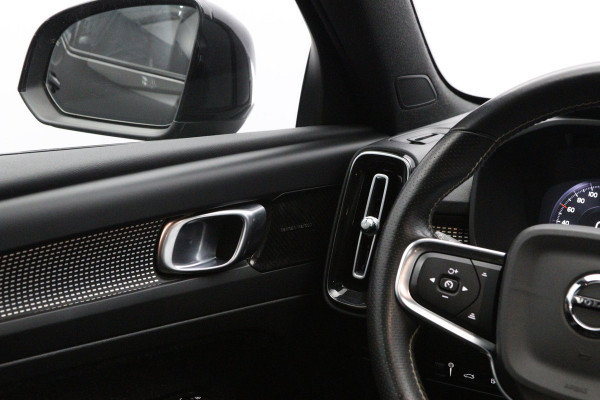 Volvo XC40 1.5 T5 262 PK Recharge R-Design PHEV, Trekhaak, Panoramadak, H/K Sound, Keyless, Adap. Cruise Control