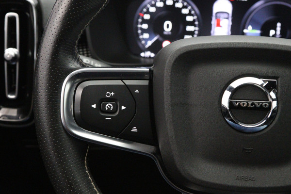 Volvo XC40 1.5 T5 262 PK Recharge R-Design PHEV, Trekhaak, Panoramadak, H/K Sound, Keyless, Adap. Cruise Control