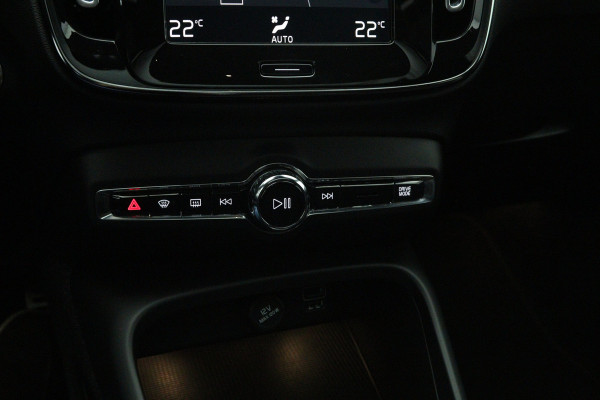 Volvo XC40 1.5 T5 262 PK Recharge R-Design PHEV, Trekhaak, Panoramadak, H/K Sound, Keyless, Adap. Cruise Control