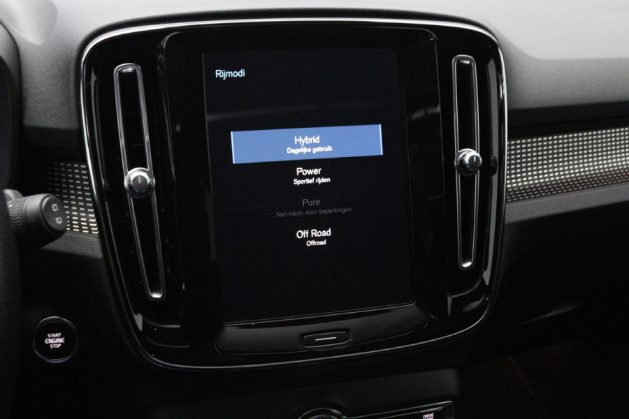Volvo XC40 1.5 T5 262 PK Recharge R-Design PHEV, Trekhaak, Panoramadak, H/K Sound, Keyless, Adap. Cruise Control