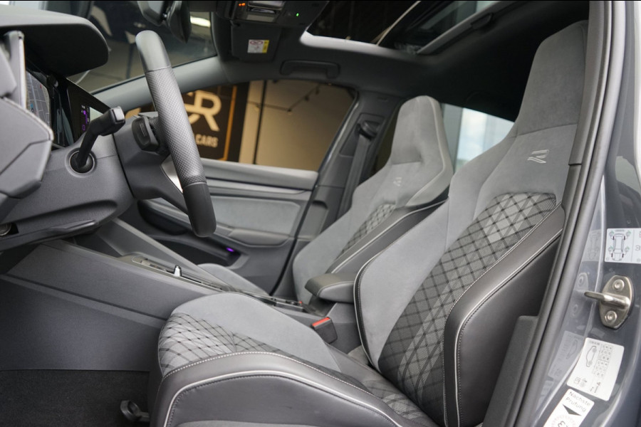 Volkswagen Golf 8 VIII 1.5 eTSI R-Line AUTOMAAT BLACK STYLE|ACC|CAMERA|HARMAN KARDON|HEADUP|IQ LIGHT|KEYLESS|MODE|PANORAMA