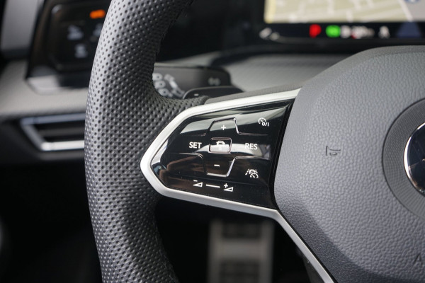 Volkswagen Golf 8 VIII 1.5 eTSI R-Line AUTOMAAT BLACK STYLE|ACC|CAMERA|HARMAN KARDON|HEADUP|IQ LIGHT|KEYLESS|MODE|PANORAMA