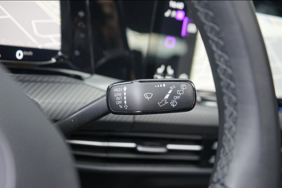 Volkswagen Golf 8 VIII 1.5 eTSI R-Line AUTOMAAT BLACK STYLE|ACC|CAMERA|HARMAN KARDON|HEADUP|IQ LIGHT|KEYLESS|MODE|PANORAMA