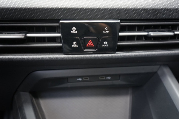 Volkswagen Golf 8 VIII 1.5 eTSI R-Line AUTOMAAT BLACK STYLE|ACC|CAMERA|HARMAN KARDON|HEADUP|IQ LIGHT|KEYLESS|MODE|PANORAMA