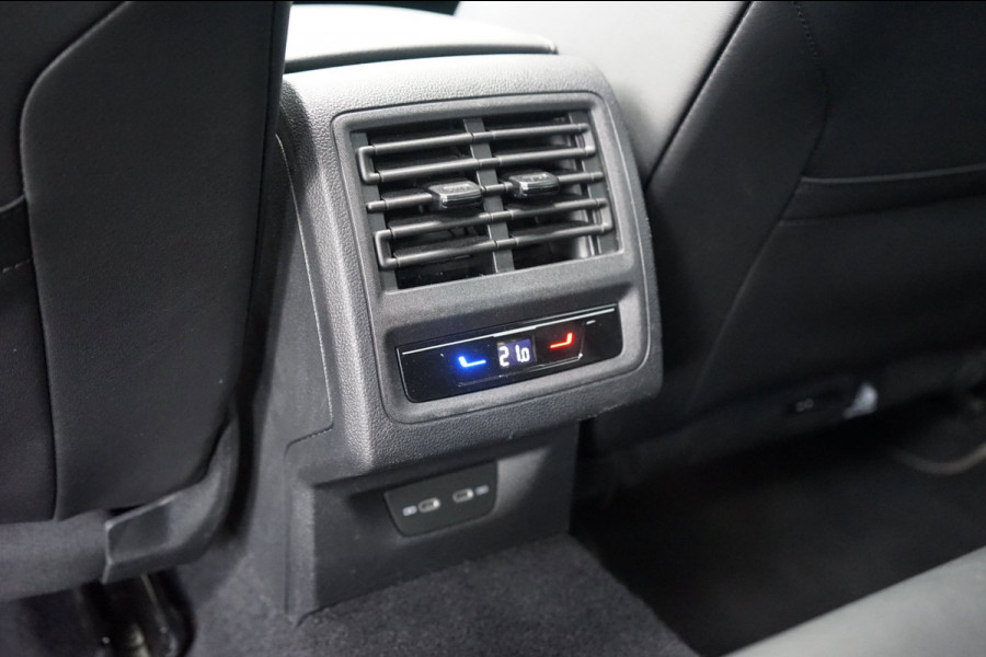 Volkswagen Golf 8 VIII 1.5 eTSI R-Line AUTOMAAT BLACK STYLE|ACC|CAMERA|HARMAN KARDON|HEADUP|IQ LIGHT|KEYLESS|MODE|PANORAMA