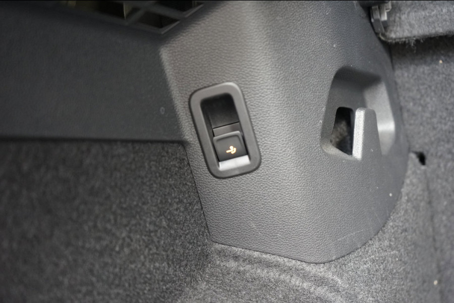 Volkswagen Golf 8 VIII 1.5 eTSI R-Line AUTOMAAT BLACK STYLE|ACC|CAMERA|HARMAN KARDON|HEADUP|IQ LIGHT|KEYLESS|MODE|PANORAMA