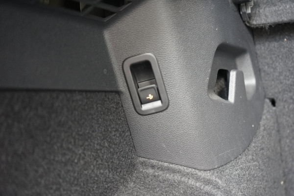 Volkswagen Golf 8 VIII 1.5 eTSI R-Line AUTOMAAT BLACK STYLE|ACC|CAMERA|HARMAN KARDON|HEADUP|IQ LIGHT|KEYLESS|MODE|PANORAMA