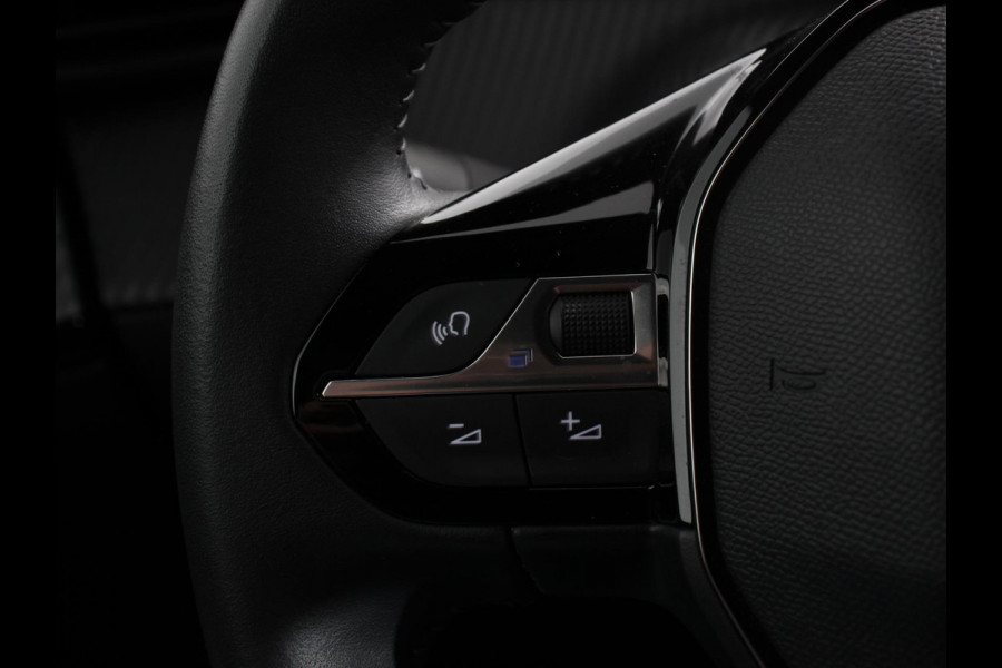 Peugeot e-2008 EV Allure Pack 54 kWh Navigatie Apple Carplay/Android Auto Climate Control Parkeer sensoren Lichtmetalen Velgen