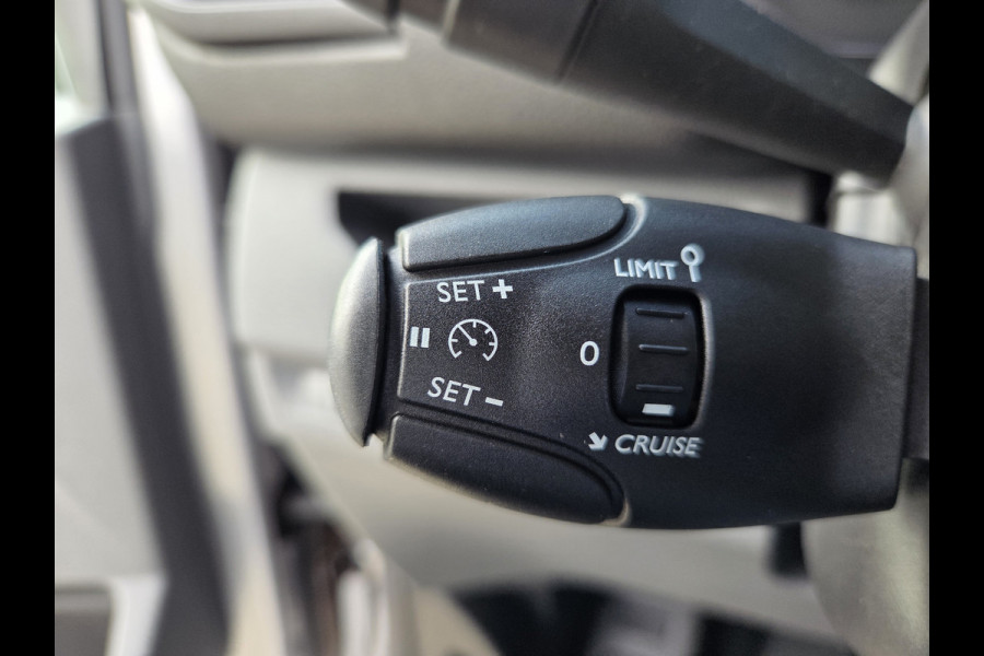 Peugeot e-Expert 50 kWh L2 9-Persoons Airco Panoramadak