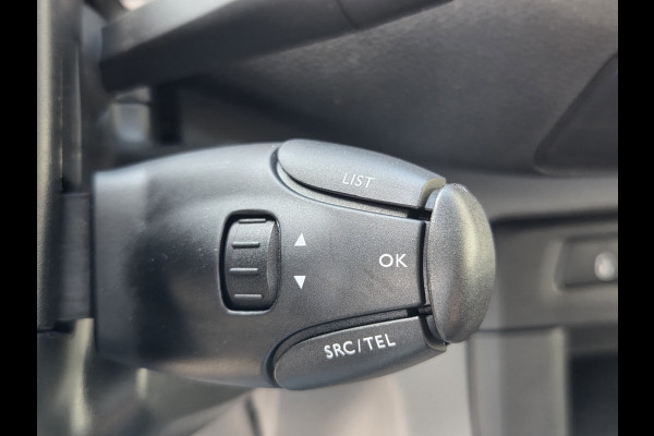 Peugeot e-Expert 50 kWh L2 9-Persoons Airco Panoramadak
