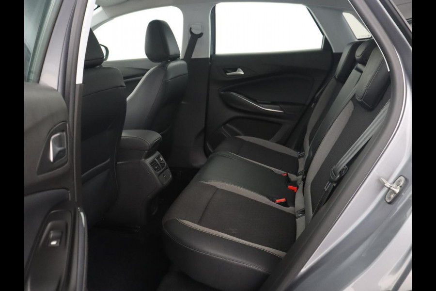 Opel Grandland X 1.6 Turbo Innovation | Half leder | Cruise control | Trekhaak | Navigatie | Carplay | Climate control | Park assist | 18" velgen