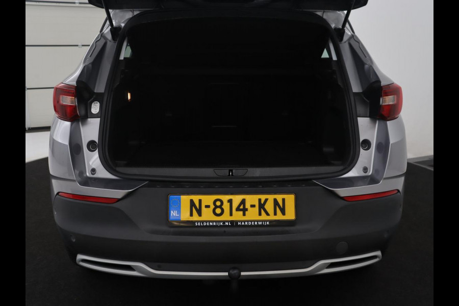Opel Grandland X 1.6 Turbo Innovation | Half leder | Cruise control | Trekhaak | Navigatie | Carplay | Climate control | Park assist | 18" velgen